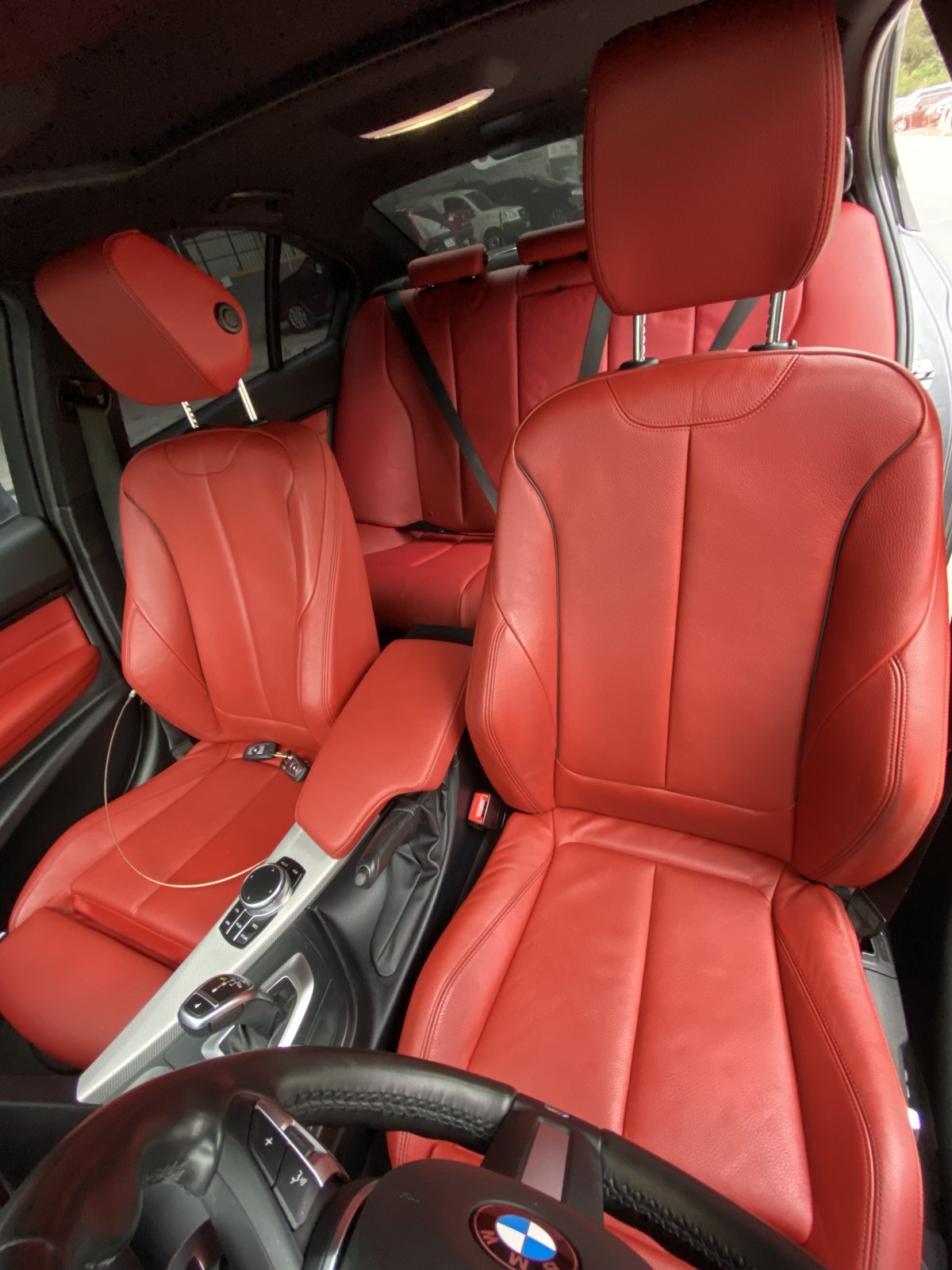 Bancos em couro vermelho – BMW Série 3